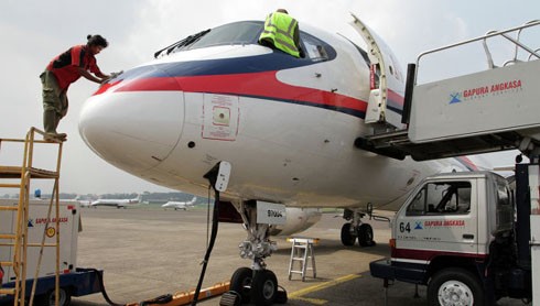 Chiếc máy bay Sukhoi Superjet 100 đang lên kế hoạch trình diễn tại Hà Nội vào 14/5 tới thì bị gặp nạn tại Indonesia vào đêm qua. Ảnh: RIA Novosti